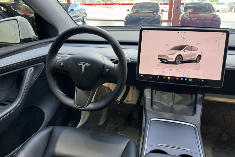 Tesla Model Y 2024 #15 Tesla Model Y 2024 car image #15