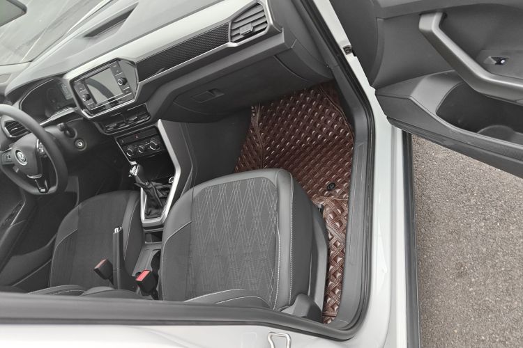 Volkswagen T-Cross 2020 car image #10