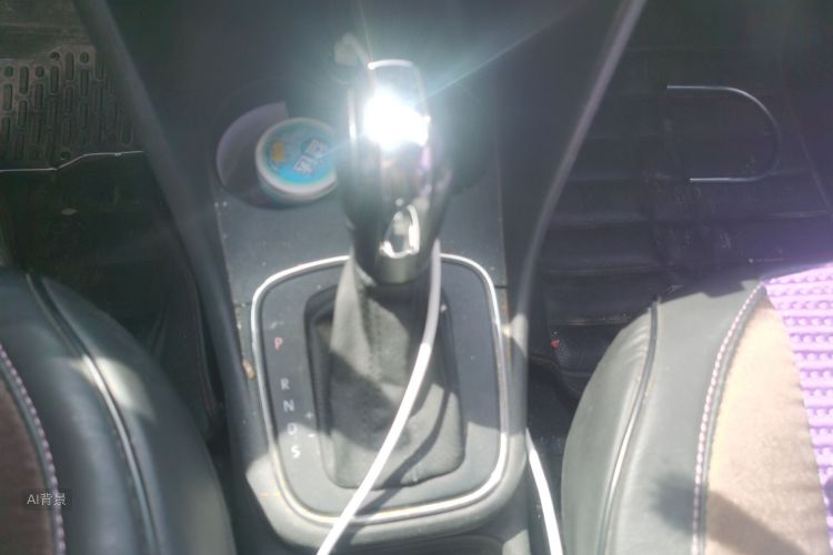 Volkswagen Polo 2015 car image #16