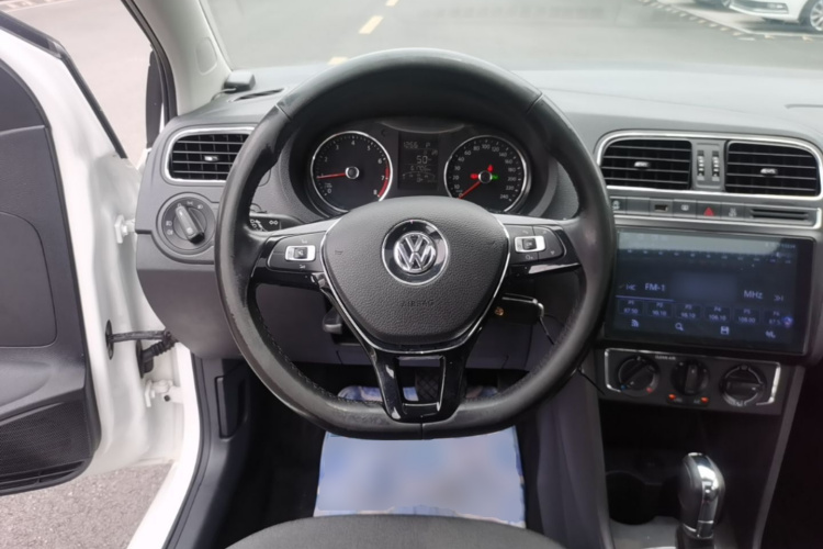 Volkswagen Polo 2018 car image #11