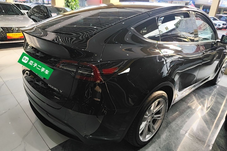Tesla Model Y 2023 #5 Tesla Model Y 2023 immagine di auto #5