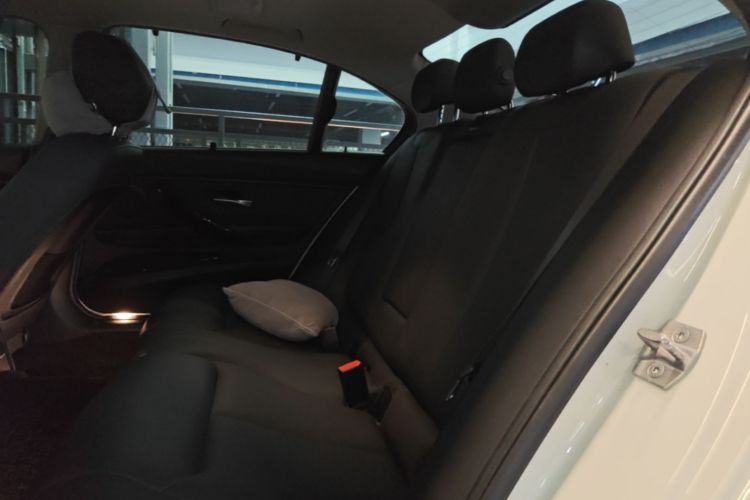 BMW 3 Series 2017 immagine di auto #17