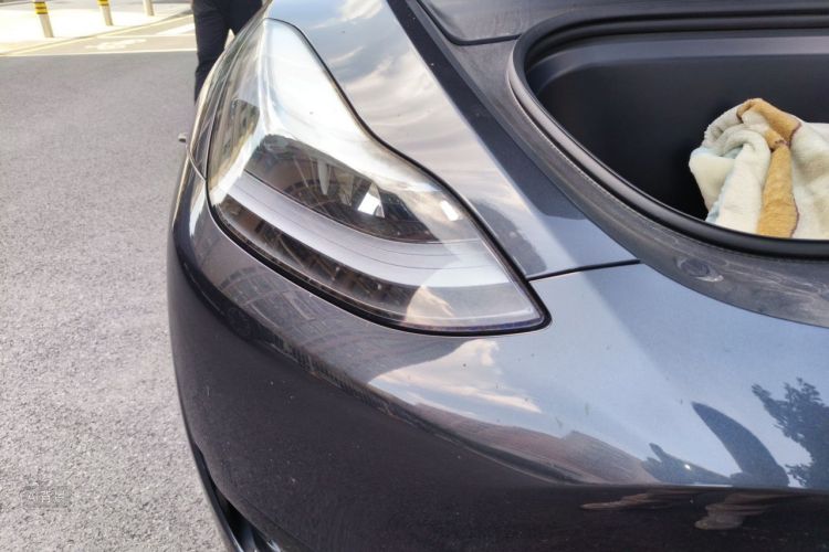 Tesla Model Y 2024 immagine di auto #8