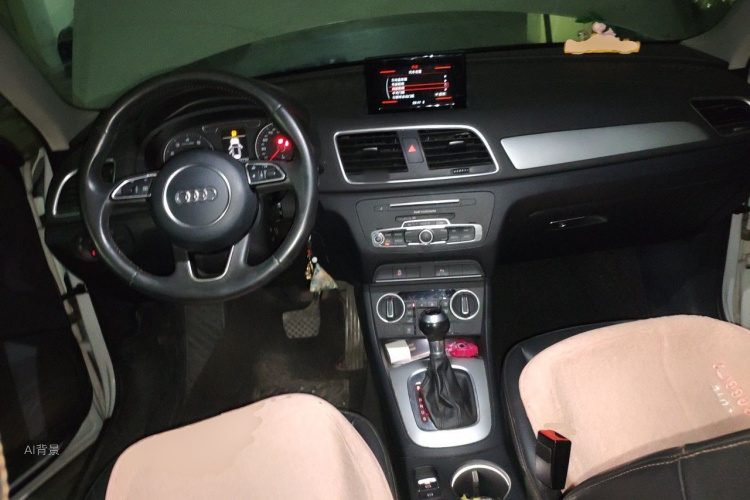 Audi Q3 2018 immagine di auto #11