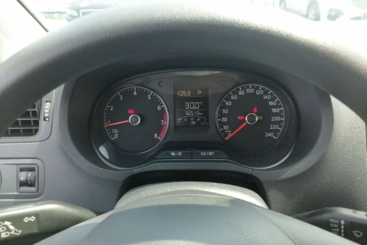 Volkswagen Polo 2017 car image #12