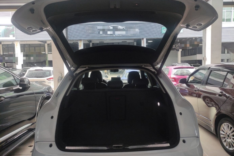 Audi Q3 2017 car image #19