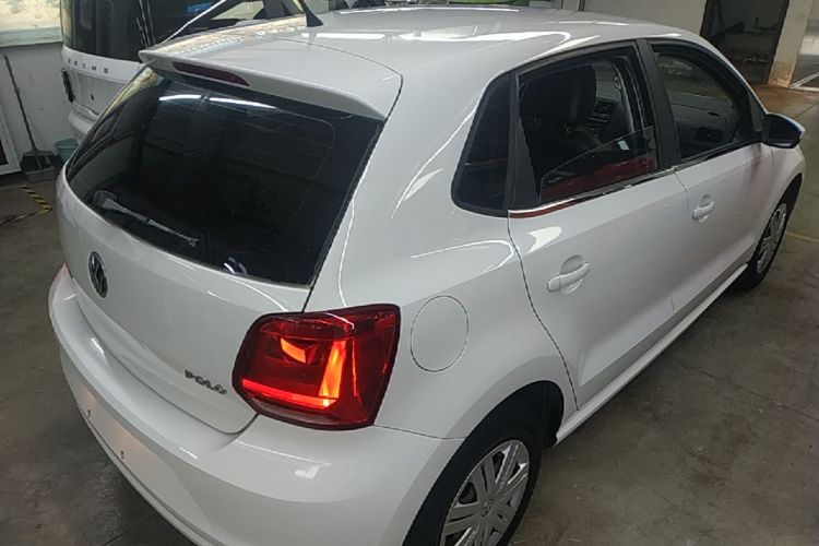 Volkswagen Polo 2015 car image #7
