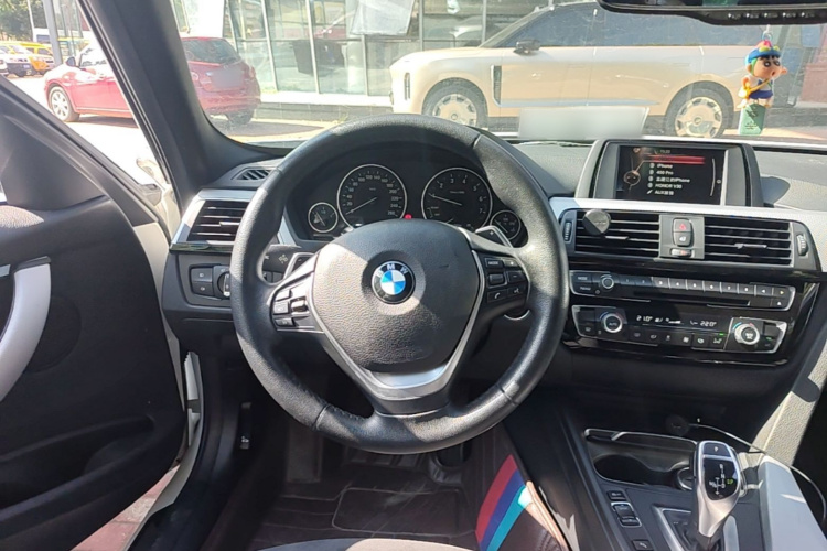 BMW 3 Series 2017 car image #11