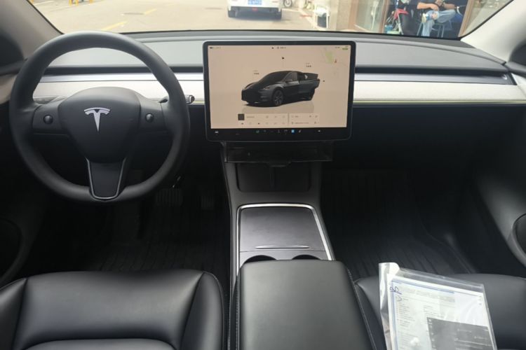 Tesla Model Y 2025 #10 Tesla Model Y 2025 car image #10