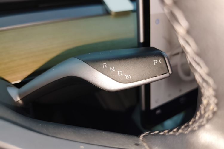 Tesla Model Y 2023 #18 Tesla Model Y 2023 car image #18