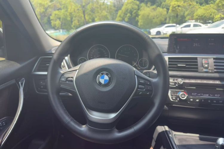 BMW 3 Series 2019 car image #26
