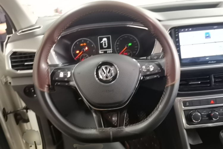 Volkswagen T-Cross 2020 #15 Volkswagen T-Cross 2020 car image #15