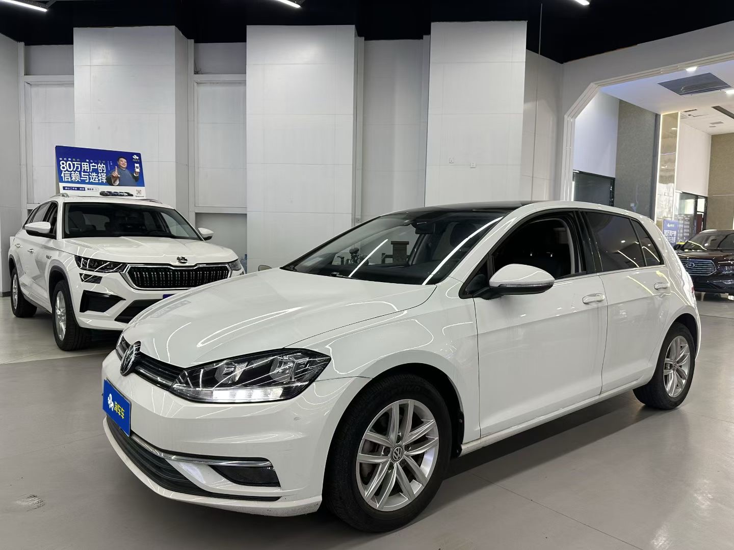 Volkswagen Golf 2019 car image 