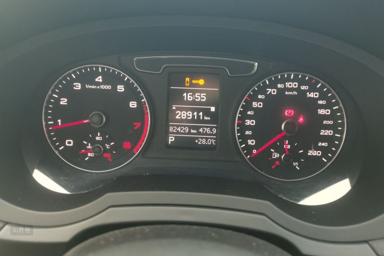Audi Q3 2017 car image #13