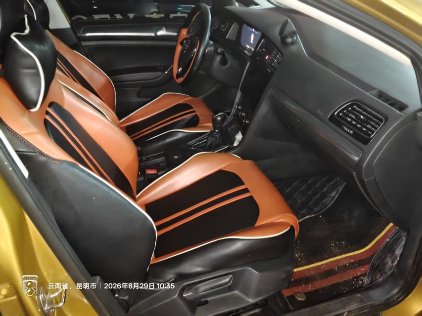Volkswagen Golf 2018 car image #4