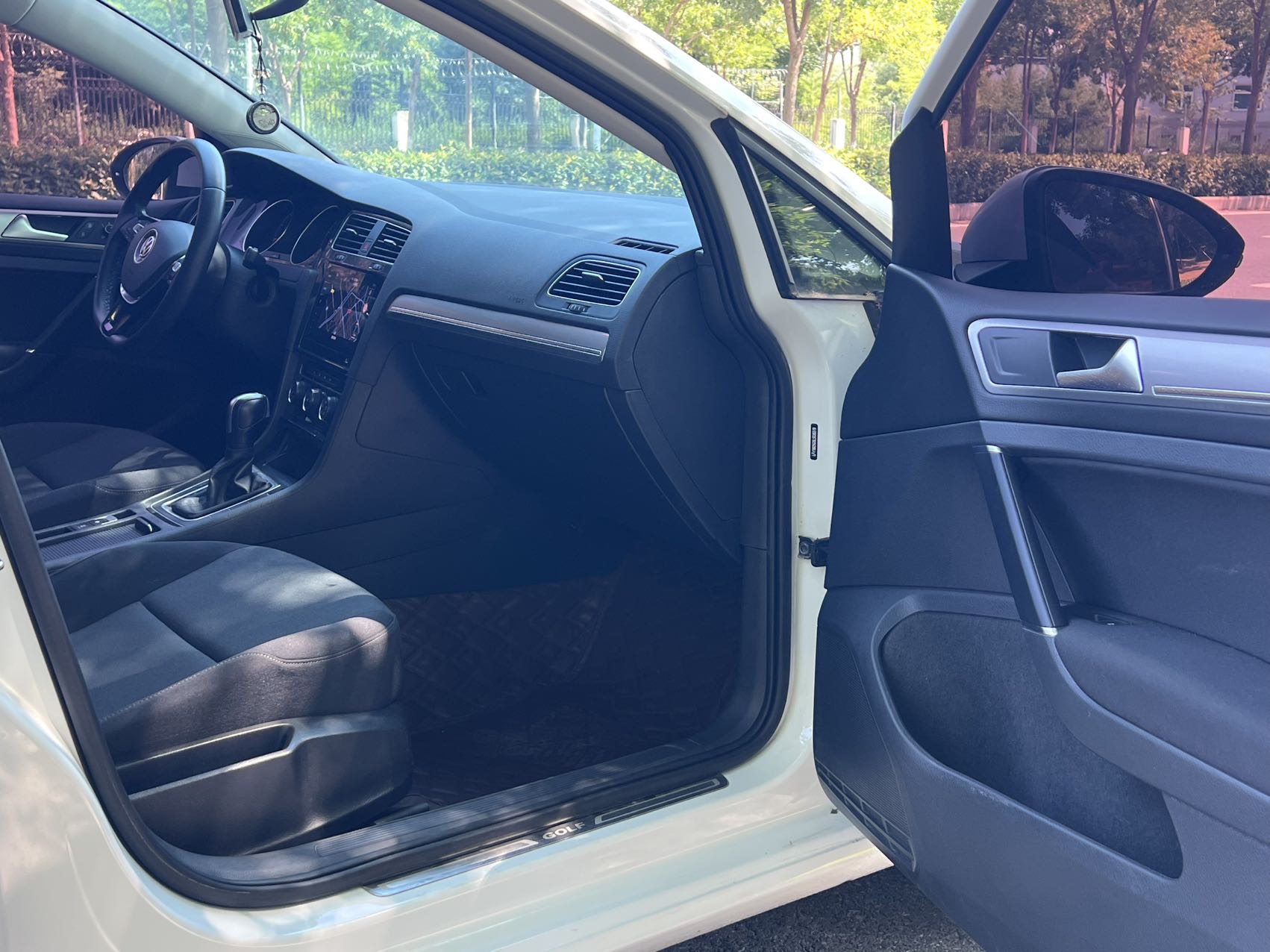 Volkswagen Golf 2020 car image #7