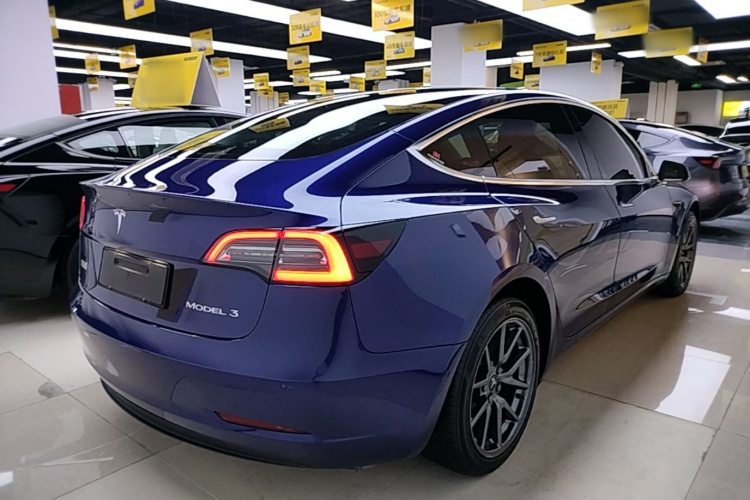 Tesla Model 3 2020 car image #7
