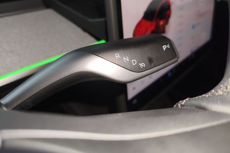 Tesla Model Y 2023 car image #14