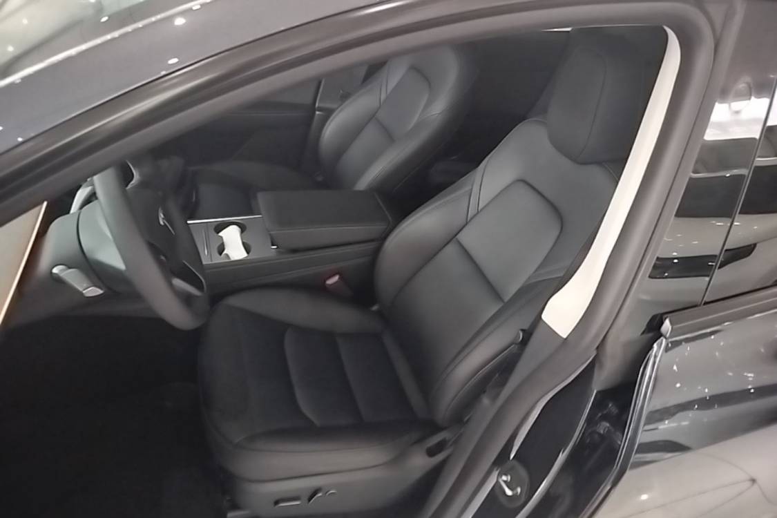 Tesla Model Y 2024 imagen de coche #7