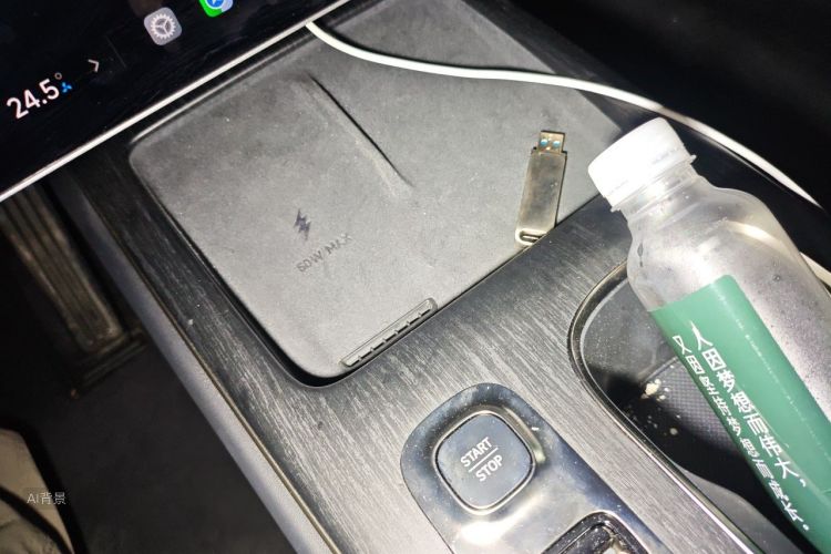MI SU7 2025 immagine di auto #10