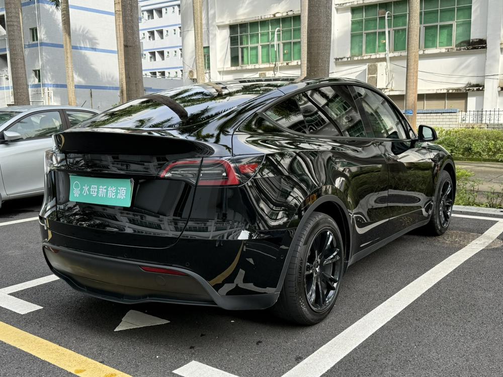 Tesla Model Y 2022 immagine di auto #7