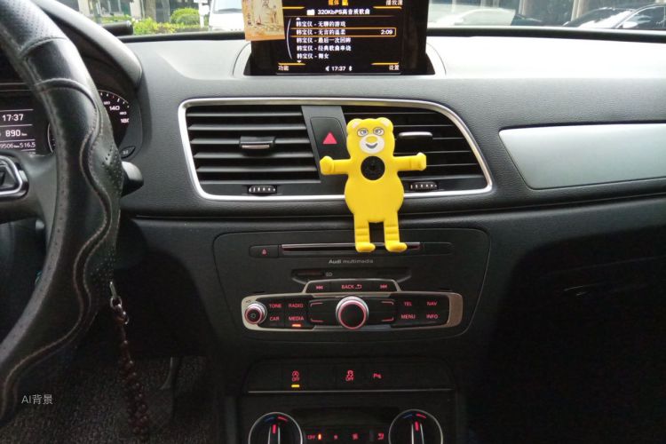 Audi Q3 2018 car image #15