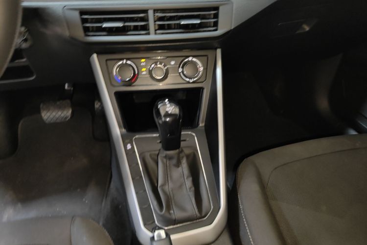 Volkswagen Polo 2022 car image #14