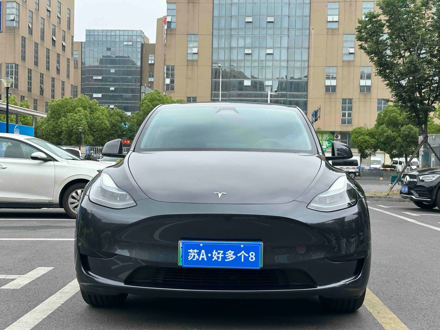 Tesla Model Y 2024 #4 Tesla Model Y 2024 car image #4