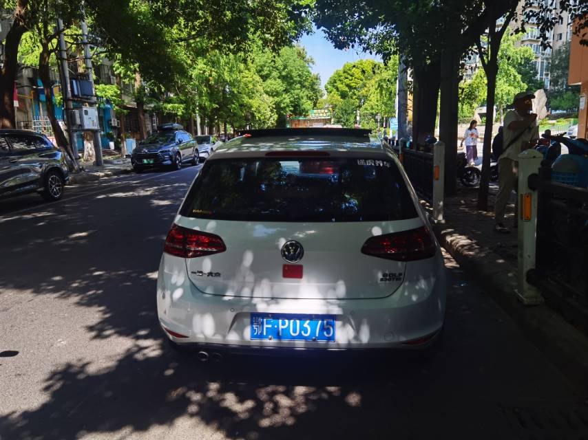 Volkswagen Golf 2017 car image #3