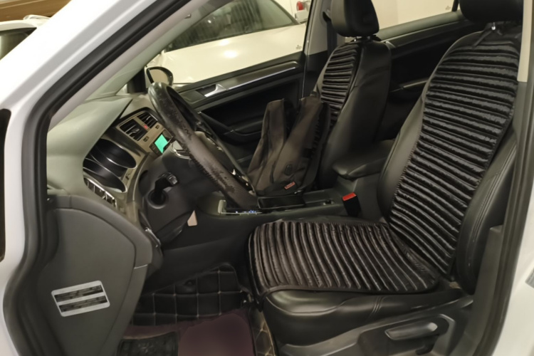 Volkswagen Golf 2015 car image #17