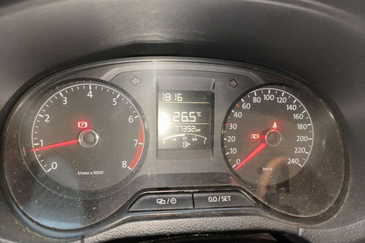 Volkswagen Polo 2015 car image #12