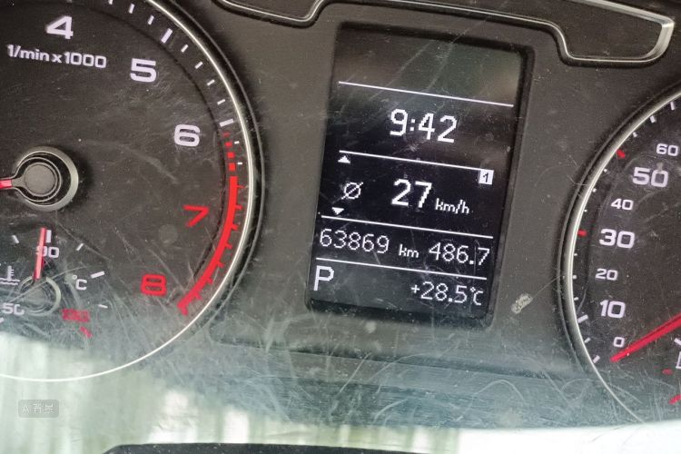 Audi Q3 2018 car image #14
