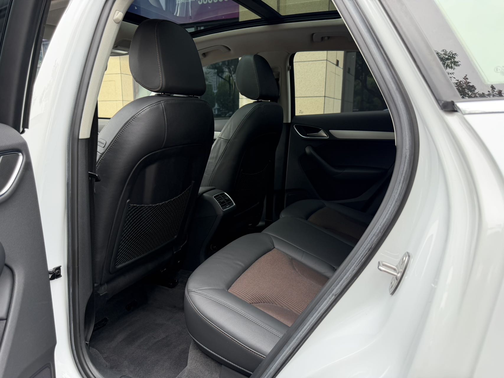 Audi Q3 2019 car image #8