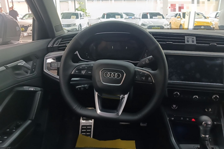 Audi Q3 2024 immagine di auto #11