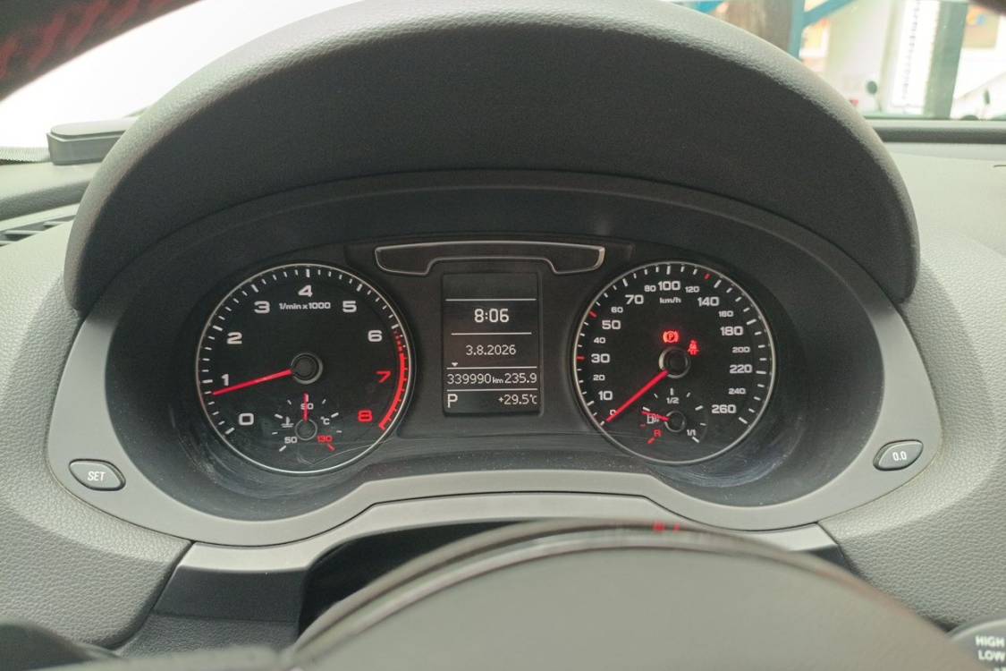 Audi Q3 2016 car image #26