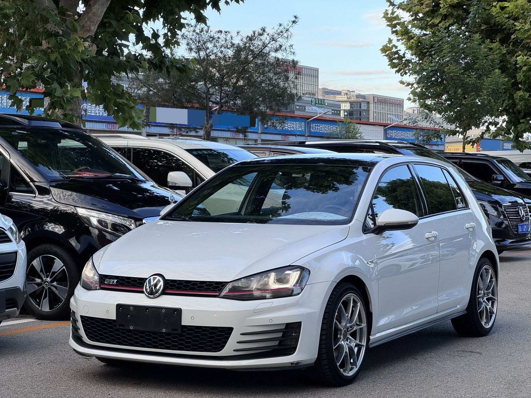 Volkswagen GolfGTI 2017 car image 