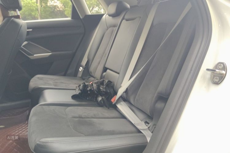 Audi Q3 2022 car image #19