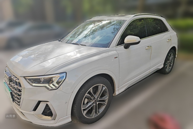 Audi Q3 2023 car image #2