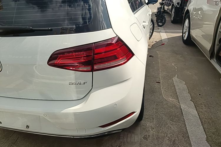 Volkswagen Golf 2018 car image #8