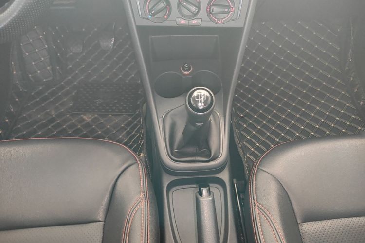Volkswagen Polo 2016 car image #14