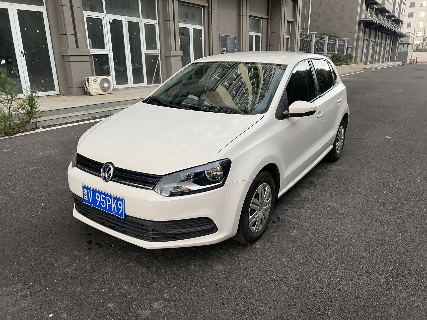 Volkswagen Polo 2016 Volkswagen Polo 2016 car image