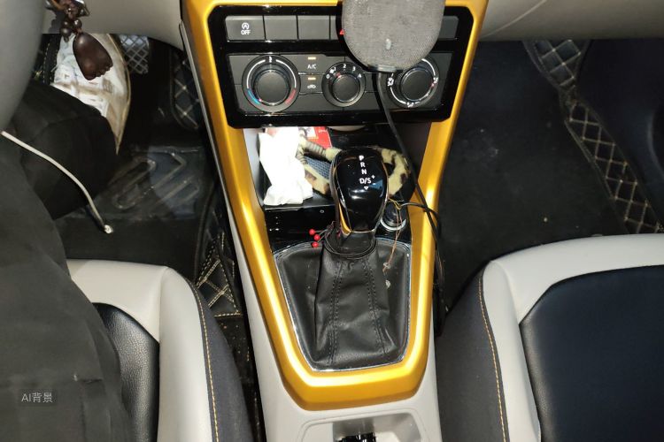 Volkswagen T-Cross 2019 car image #16