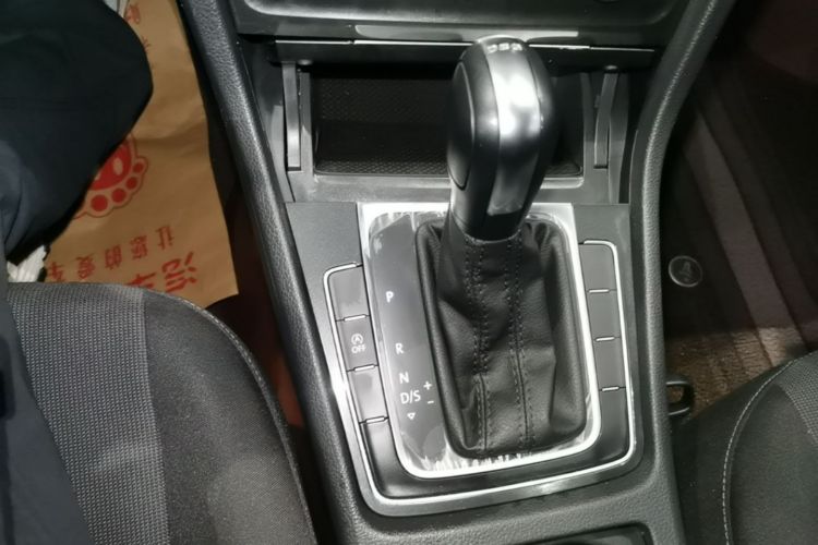 Volkswagen Golf 2019 car image #14