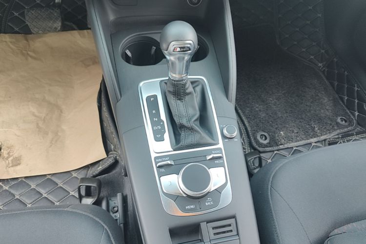 Audi A3 2019 car image #14