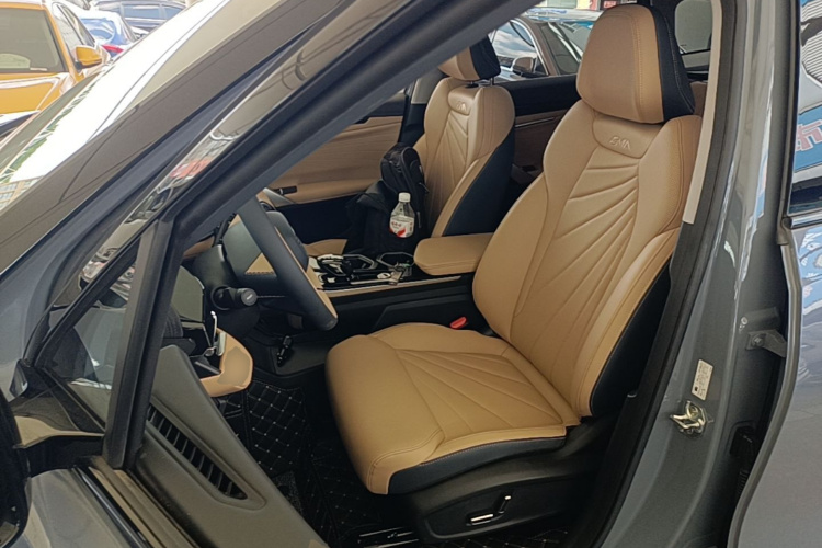 GEELY Boyue L 2023 car image #15