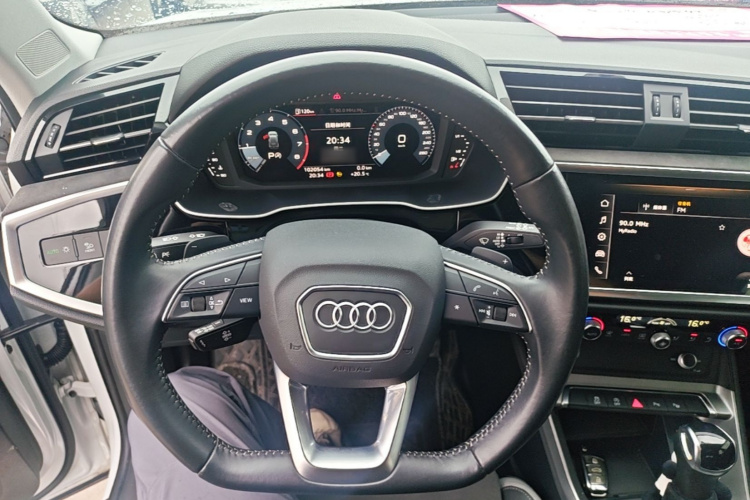 Audi Q3 2021 car image #11
