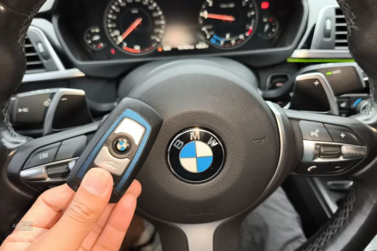 BMW 3 Series 2019 #10 BMW 3 Series 2019 صورة سيارة #10