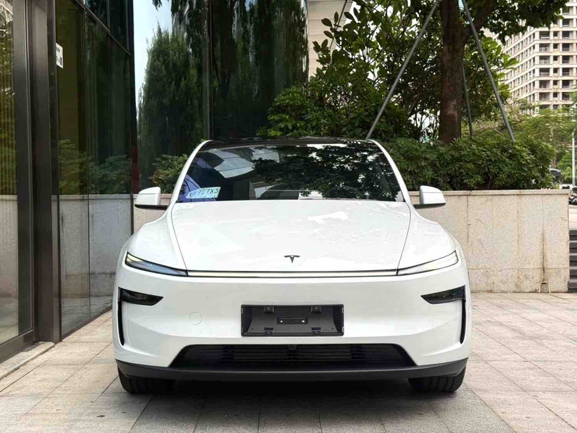 Tesla Model Y 2026 #2 Tesla Model Y 2026 car image #2