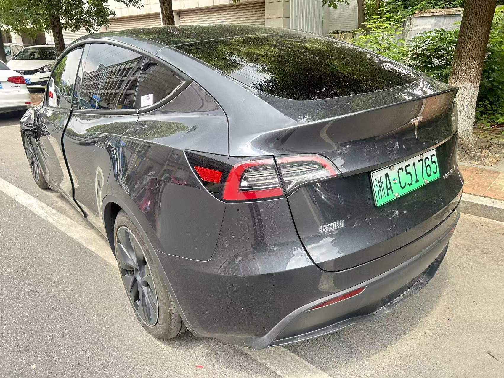 Tesla Model Y 2024 car image #4