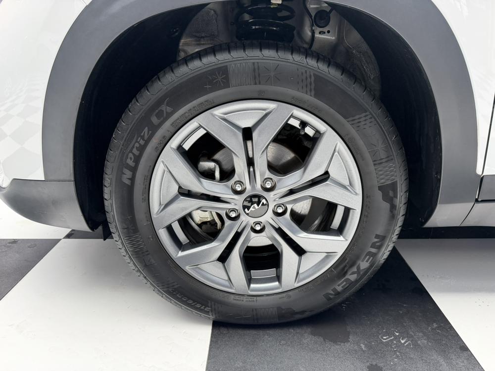 Kia Seltos 2023 car image #8